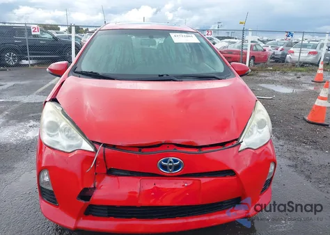 2013 Toyota Prius C Three из США, поврежденный, VIN JTDKDTB38D1045127